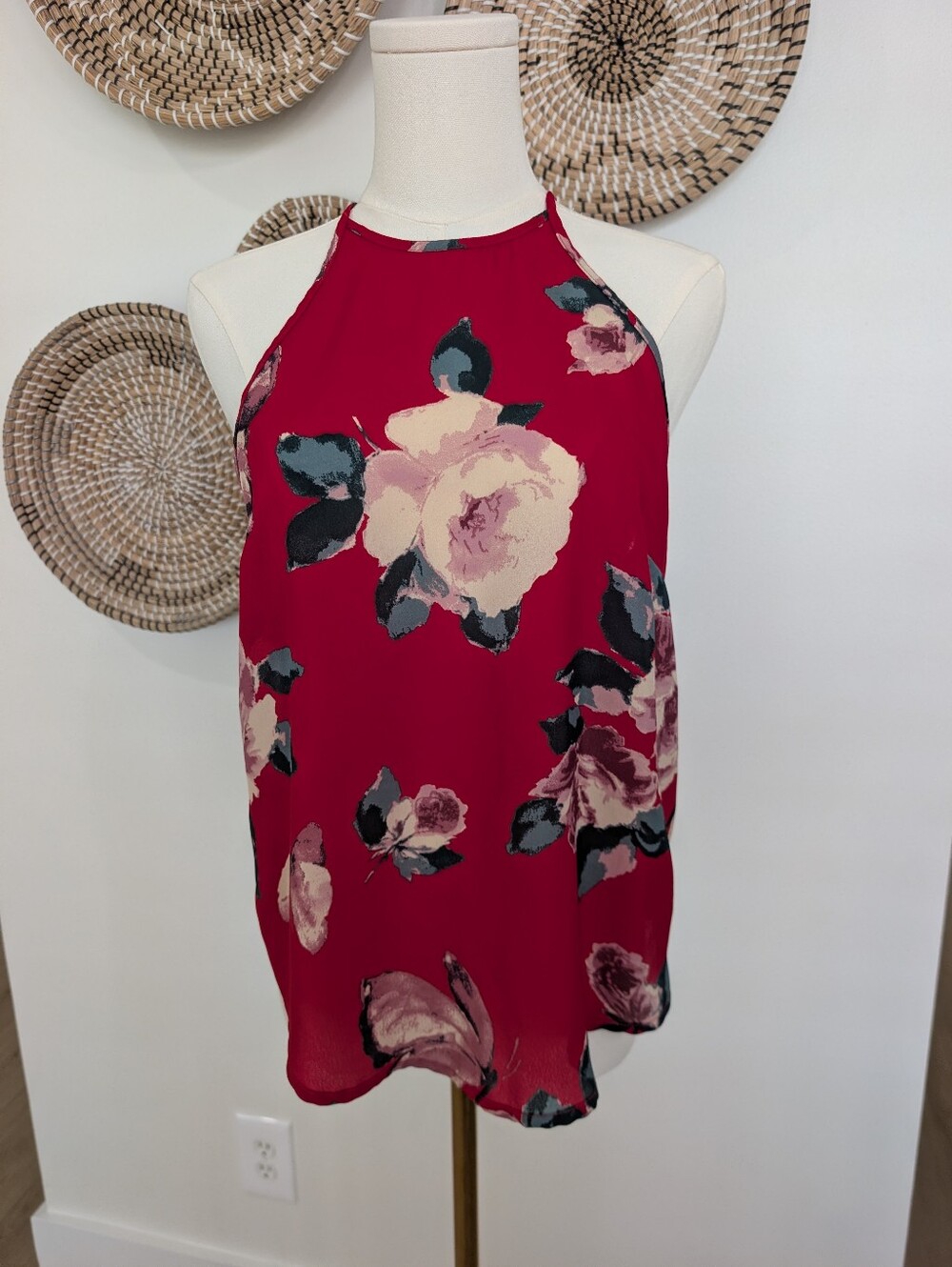 Abercrombie & Fitch red floral high-neck sleeveless tank top featuring Size M